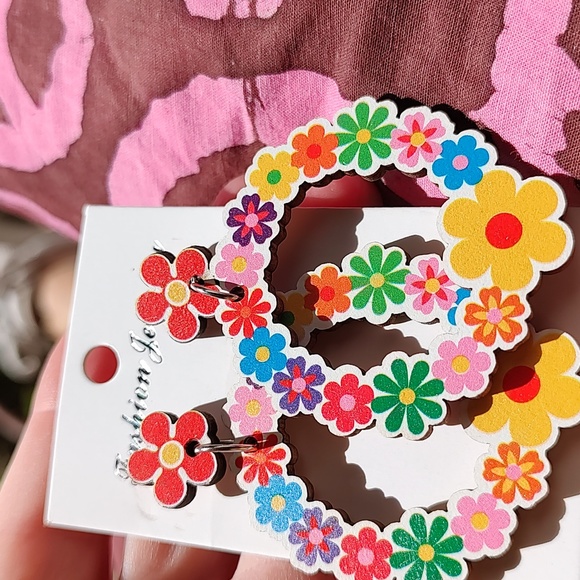 Jewelry - NWT pushing up daisies round drop earrings red☀️☀️ CCO sale